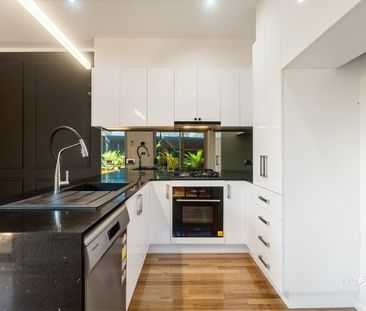 Stylish & Spacious Double-Storey Living - Photo 3