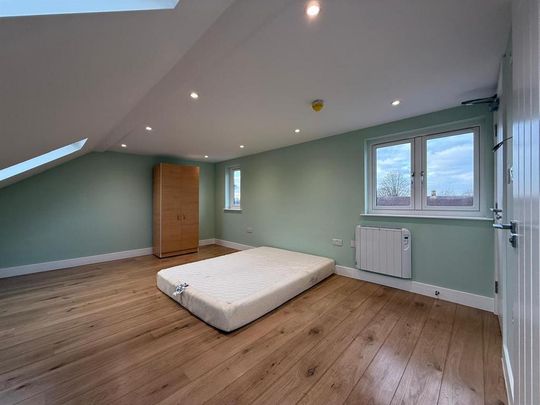 1 bedroom in a house share to rent - Photo 1