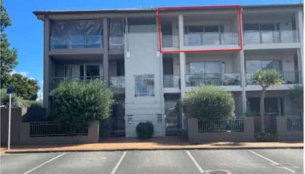 Modern Apartment in the Heart of Flat Bush - Photo 1