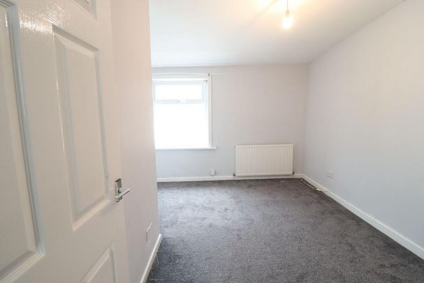 2 bedroom end of terrace house to rent - Photo 1