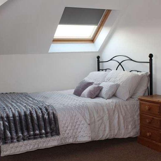 Bedroom Detached House In Winton, BH9 - Photo 1