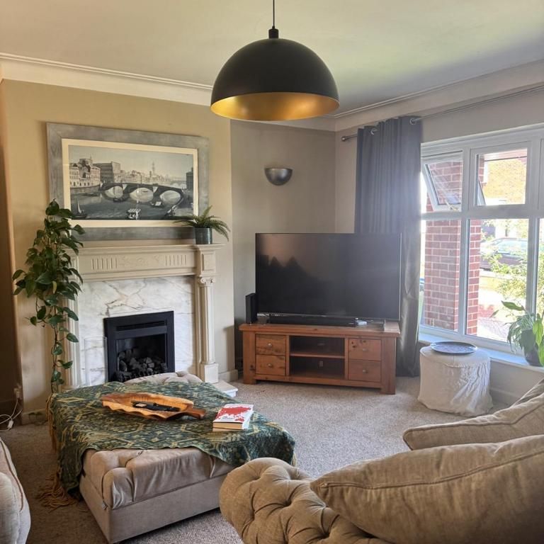 4 bedroom semi-detached house to rent - Photo 1