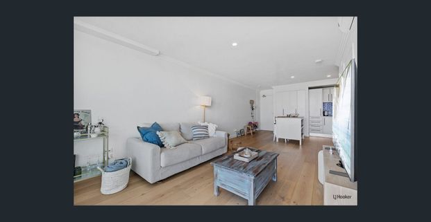 MODERN FULLY FURNISHED ONE BEDROOM APARTMENT - HEART OF PALM BEACH! - Photo 1