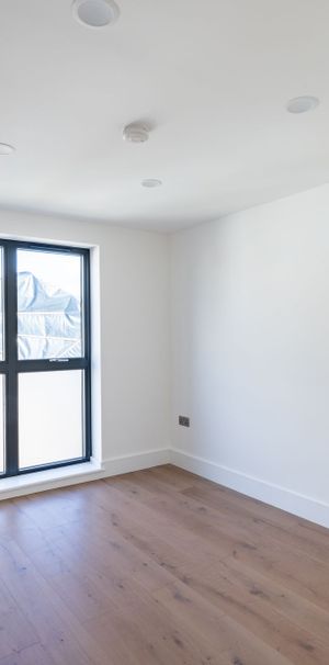 To Let 1 Bedroom Flat - Photo 1