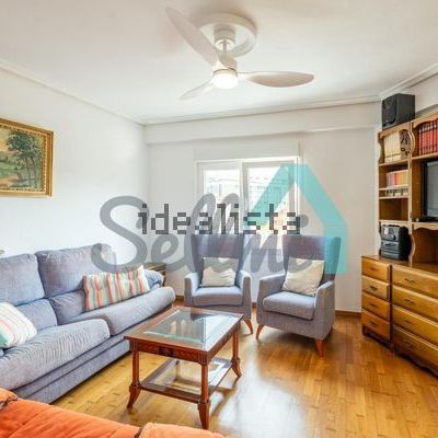 Alquiler de piso en Calle Hevia Bolaños - Photo 1