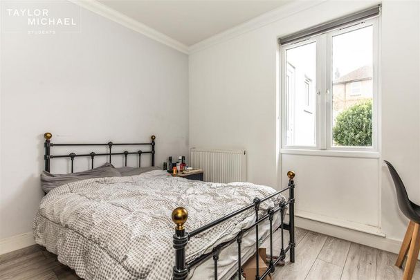 3 bedroom flat to rent - Photo 1