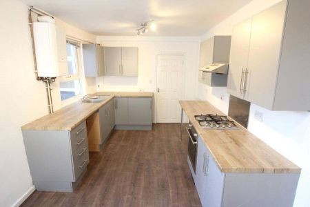 3 bedroom terraced house to rent - Photo 3