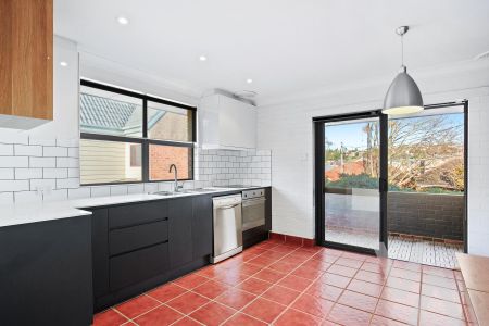 2/40 Bruce Street, Cooks Hill - Photo 2