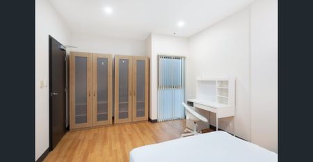 1 Bedroom with Common Kitchen and Bathroom Facilities. Would suit a University Student, Overseas Student or City Worker. Rooms from $275 per week. - Photo 2