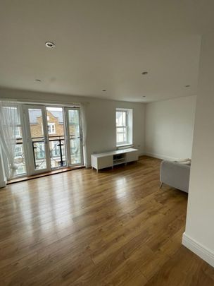 2 Bed Flat, Holford Way, SW15 - Photo 1