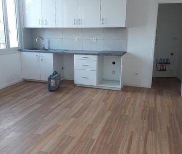 Location Appartement 4 pièces 76m² BORDEAUX 33800 - Photo 3