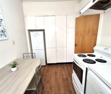 Spacious Hataitai Flat For Rent - Photo 3