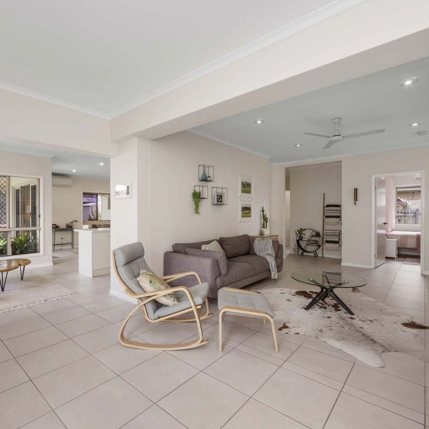 10 Carisbrooke Court, Annandale - Photo 1