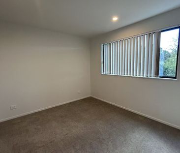 Stylish Living in a Scenic Titirangi Setting! - Photo 4