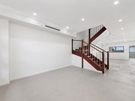 LIGHT, BRIGHT & MODERN - Photo 2