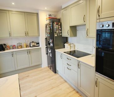 4 bedroom House To Let - Photo 3