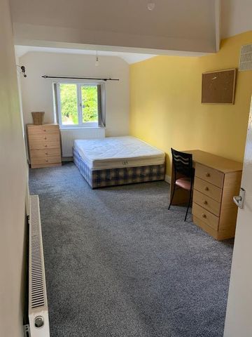 4 bedroom semi-detached house to rent - Photo 4