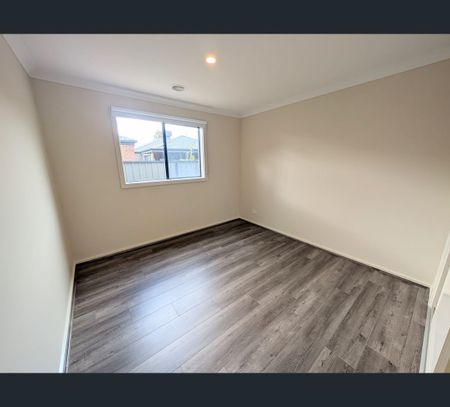 70 Streamside Drive, Craigieburn, Vic 3064 - Photo 3