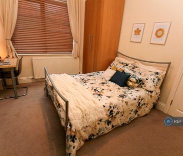 1 bedroom in a house share to rent - Photo 2