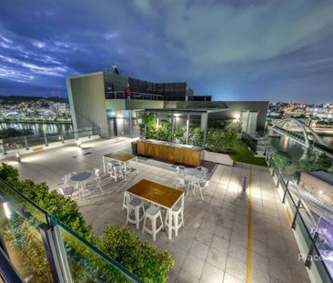 Modern City Living with Scenic Views in the Heart of South Brisbane - Photo 4