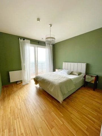 Hoch hinaus - Einzugsfertige 4-Zimmer Wohnung mit verzauberndem Ausblick - Photo 3