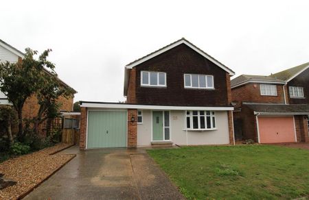 4 bedroom detached house to rent - Photo 2