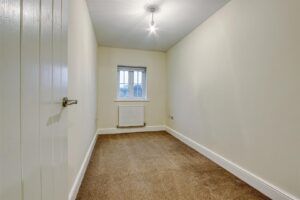 3 BEDROOM House - Semi-Detached - Photo 4