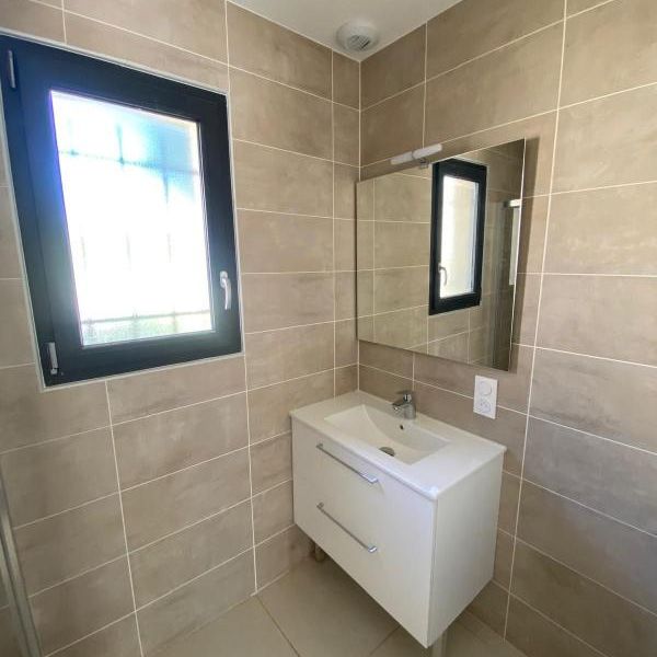 Location Maison 4 pièces 70m² ST AMBROIX 30500 - Photo 1