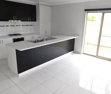 SPACIOUS THREE BEDROOM HOME CLOSE TO ALL AMENITIES - Photo 4