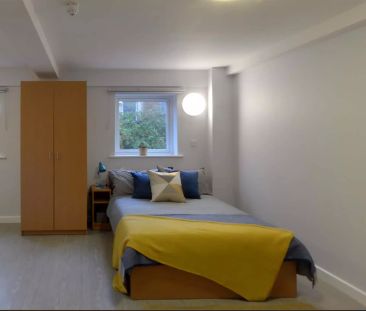 Silver En Suite - Photo 4