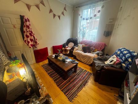 4 bedroom end of terrace house to rent - Photo 5