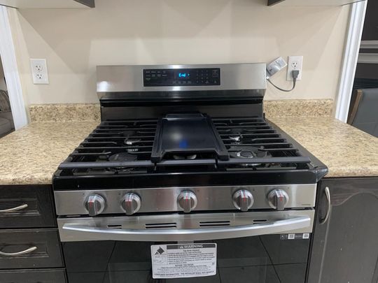 For Lease - 5 Almond Street, Brampton, Ontario - Photo 1