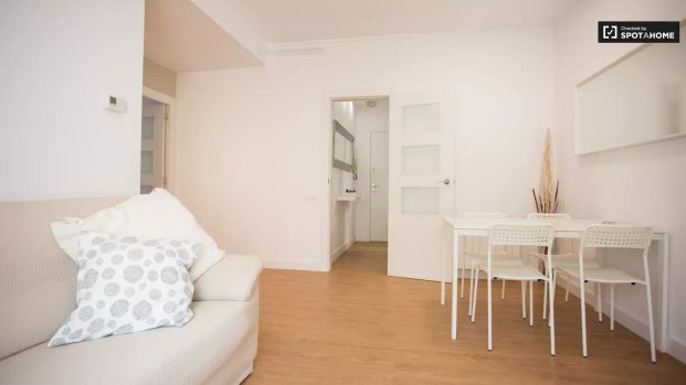 Room in a shared 4-bedroom apartment for rent in La Bordeta, perfect for students - Foto 1