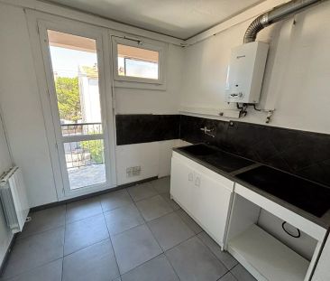 Salon De Provence Appartement 3 pièces avec balcon et parking - Photo 1