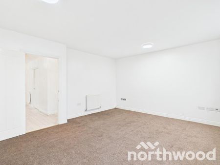 4 bedroom semi-detached house to rent - Photo 3