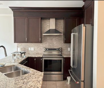 For Lease - 72 Ruffle Lane, Richmond Hill, Ontario - Photo 2