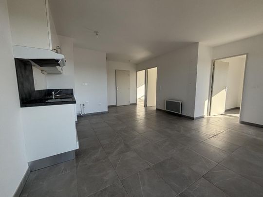 location Appartement T4 DE 73.67m² À ARLES - Photo 1