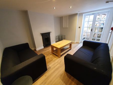 5 Bed Student Accommodation - Photo 3