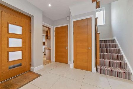 Sheppards Close, St Albans, AL3 - Photo 4