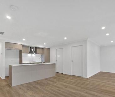 Spacious 4 Bedroom Home in Thornhill Park - Photo 5