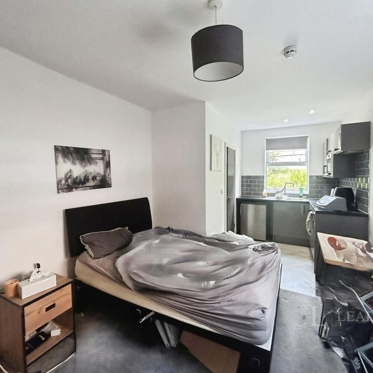 1 bedroom in a house share to rent - Photo 1