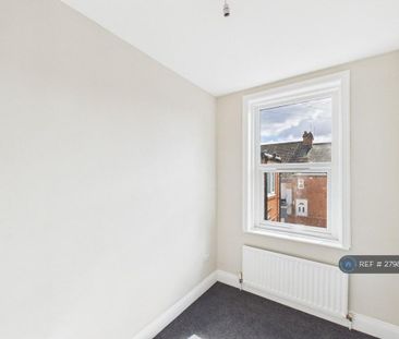 3 bedroom flat to rent - Photo 3
