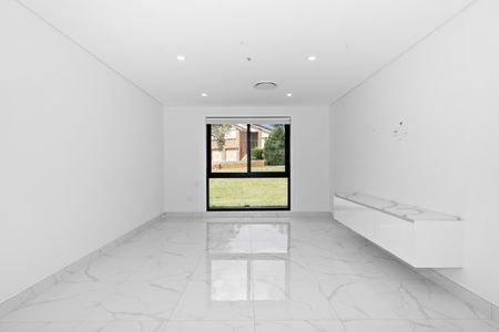 Beautiful High-End Renovated Home - Photo 3