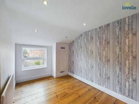 3 bedroom Terraced House To Let - Photo 5