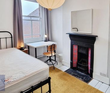 6 bedroom House To Let - Photo 4