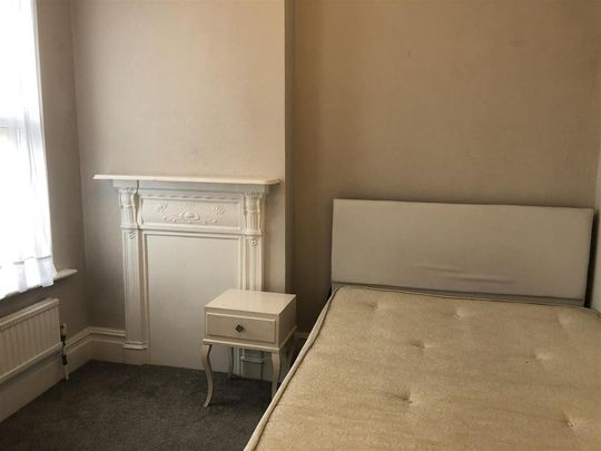 4 bedroom apartment to rent - Photo 1