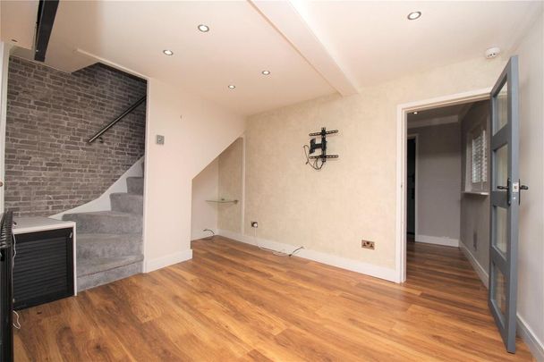 2 bedroom end of terrace house to rent - Photo 1