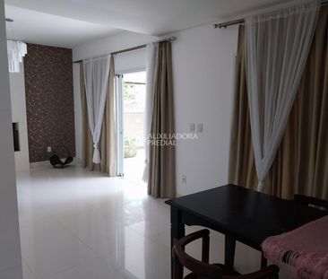 Casa com 4 quartos e 270m² para alugar em Trindade, Florianópolis. - Foto 1