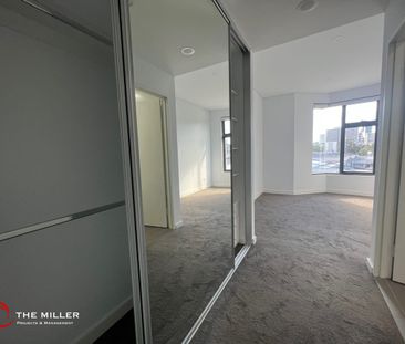 Live in the heart of Sydney Inner City - Photo 6