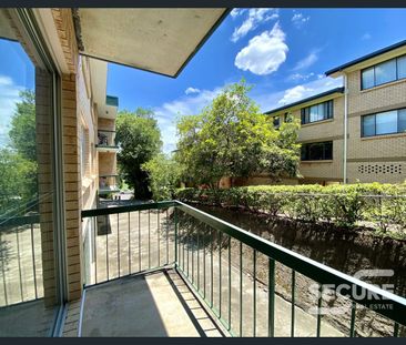 Renovated Auchenflower unit - Partly Furnished! - Photo 3